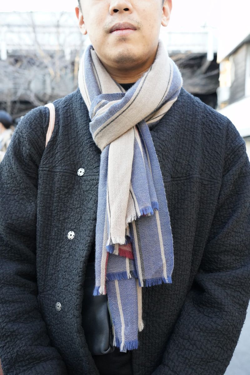 ダークトーンの着こなしを活かすなら、小物の色選びに気遣いを 阿部善弘 3枚目の写真