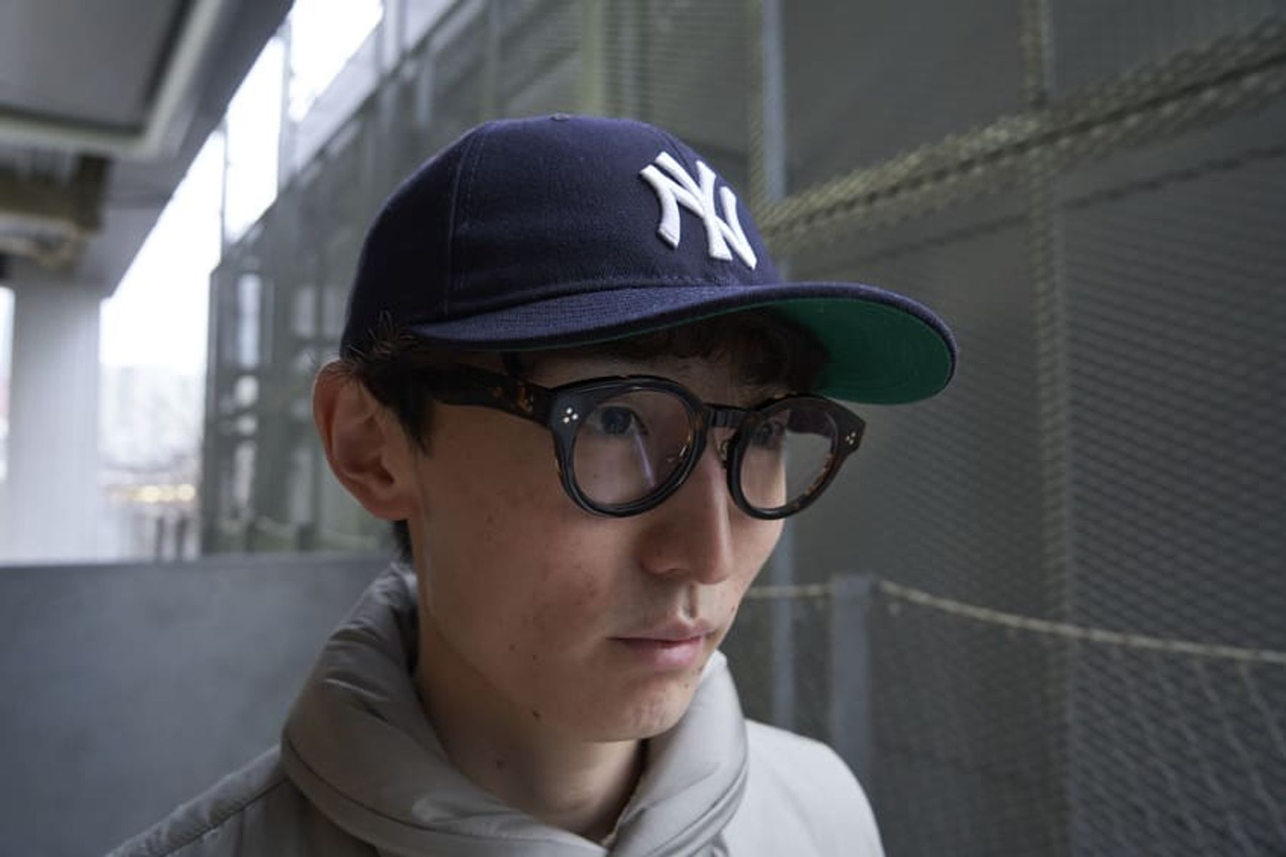着膨れしないダウンベストの着こなしは、同系色にヒントあり 吉田悠作 3枚目の写真