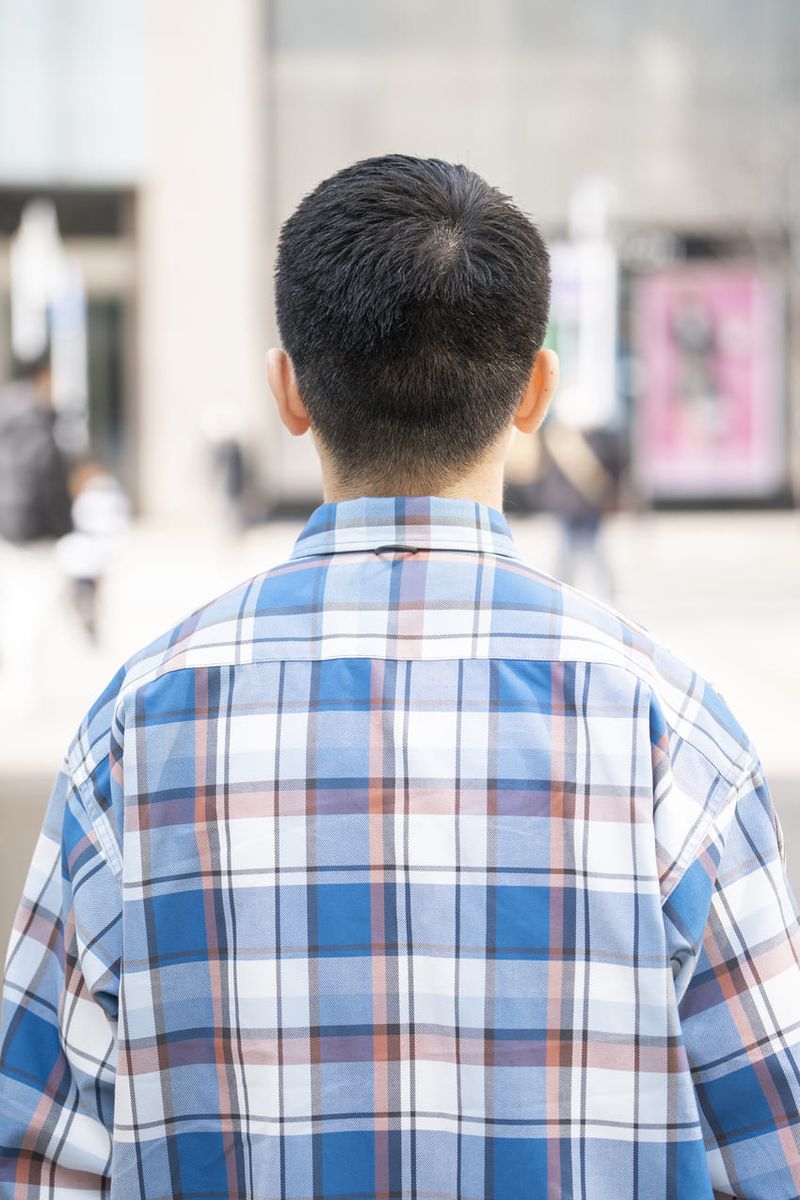 一枚で主役を張れる、大きめタータンシャツの真価を見よ 諸藤陽一 5枚目の写真