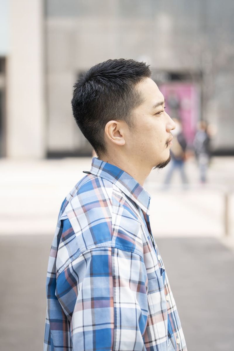 一枚で主役を張れる、大きめタータンシャツの真価を見よ 諸藤陽一 4枚目の写真