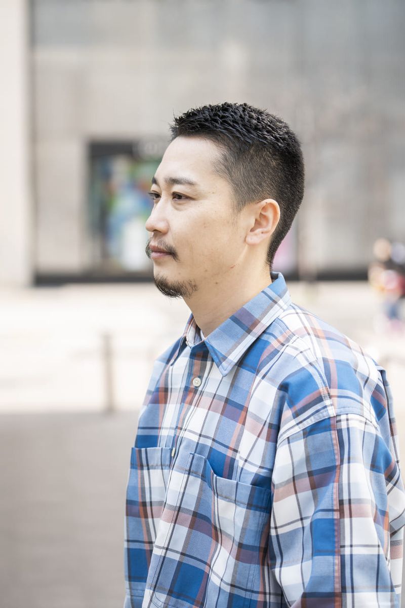 一枚で主役を張れる、大きめタータンシャツの真価を見よ 諸藤陽一 3枚目の写真