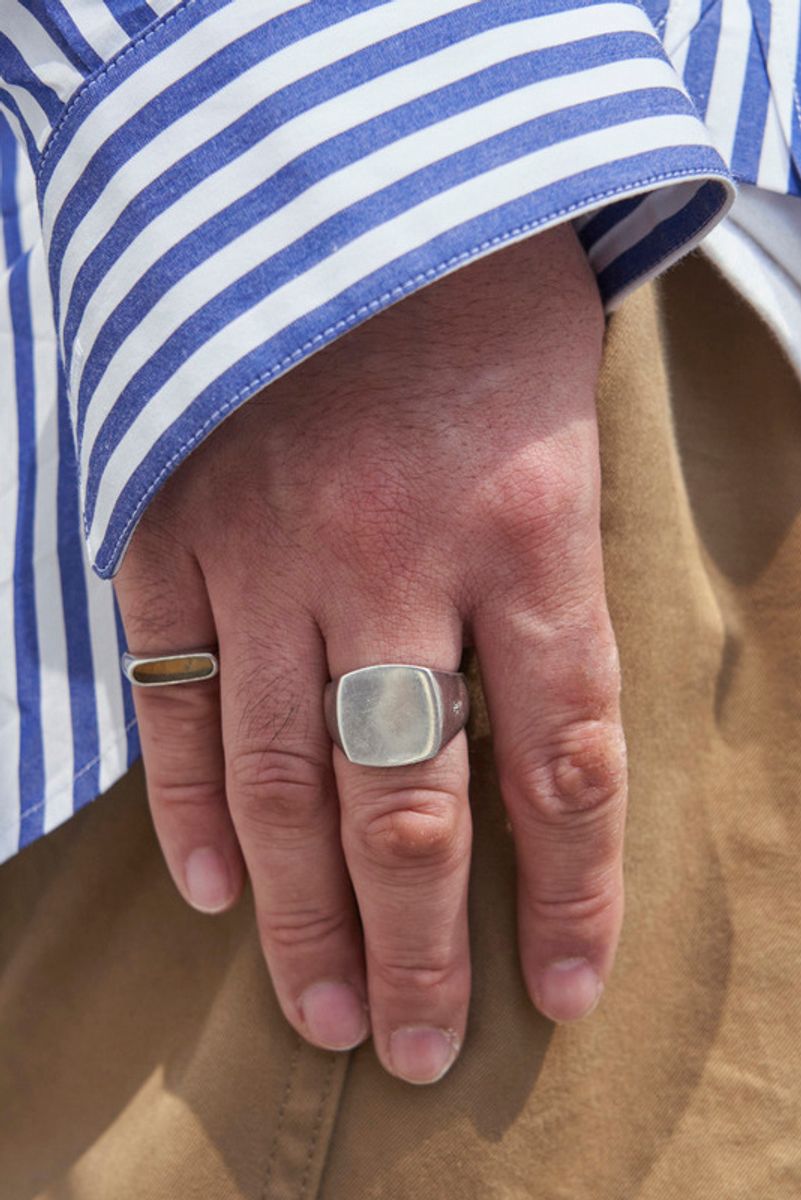 春の陽気を感じる涼しげなブルーストライプシャツが大活躍 伊海田匡昭 7枚目の写真