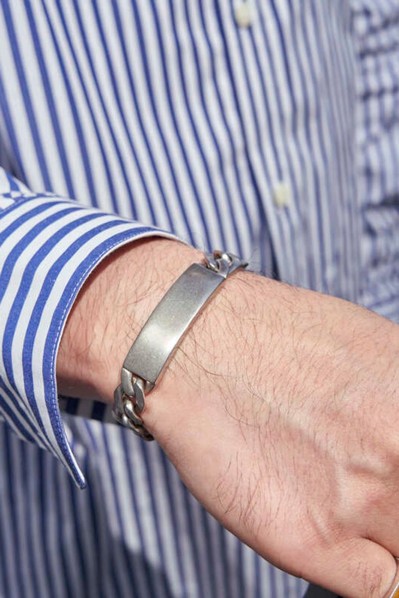 春の陽気を感じる涼しげなブルーストライプシャツが大活躍 伊海田匡昭 9枚目の写真