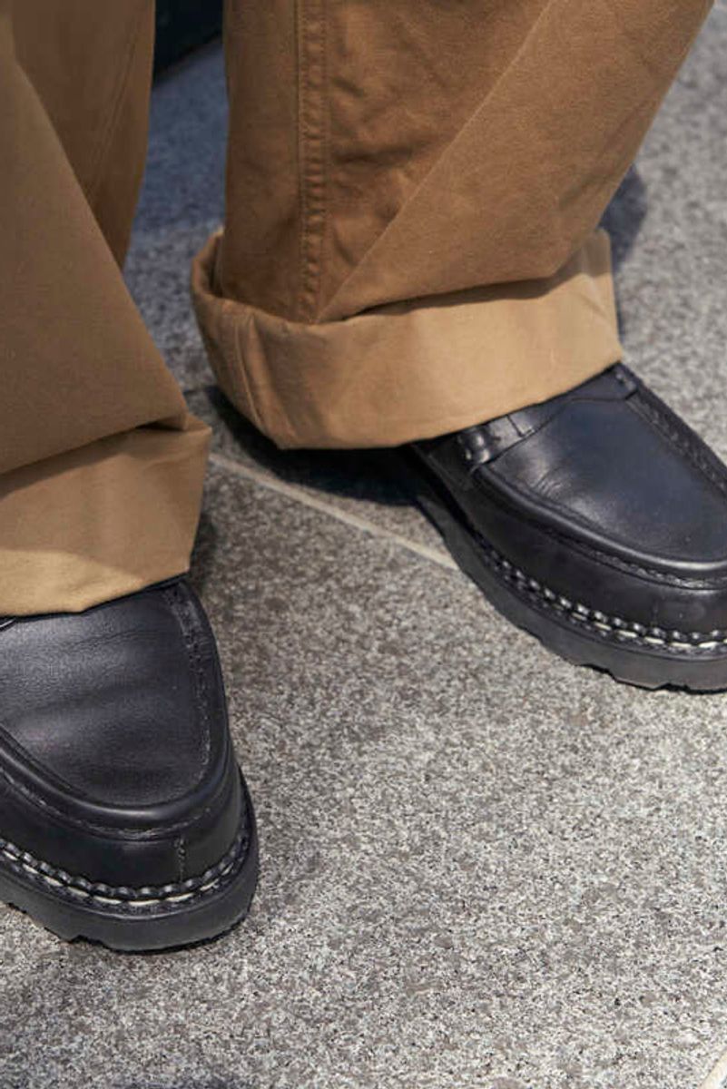 春の陽気を感じる涼しげなブルーストライプシャツが大活躍 伊海田匡昭 5枚目の写真