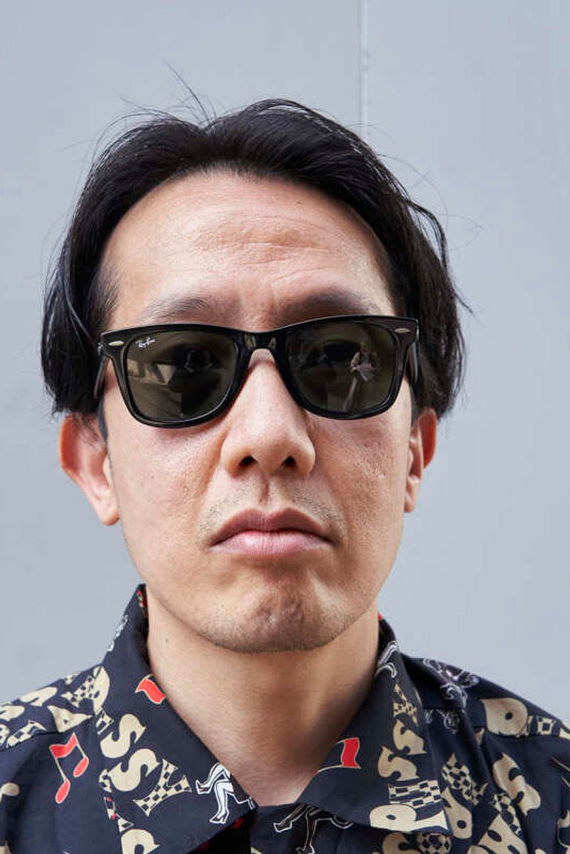 パンツインでコンパクトに見せる、柄シャツの上手な着こなし 水井裕一 2枚目の写真