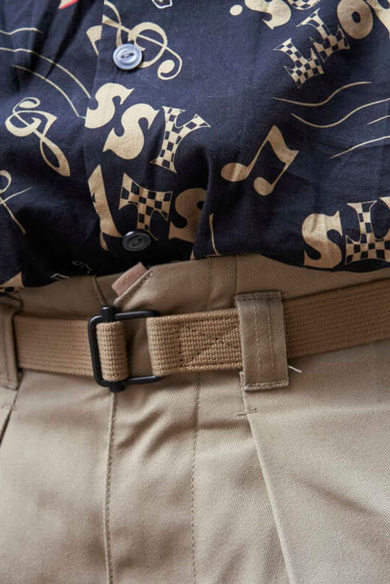 パンツインでコンパクトに見せる、柄シャツの上手な着こなし 水井裕一 7枚目の写真