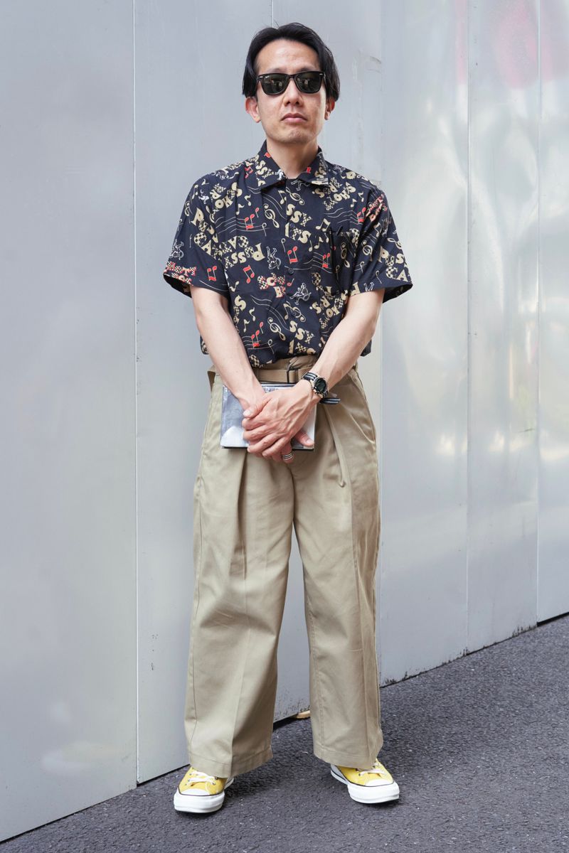 パンツインでコンパクトに見せる、柄シャツの上手な着こなし 水井裕一