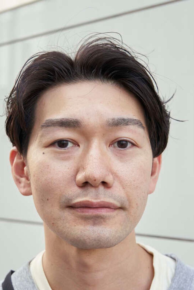 スウェットの絶妙なサイズ感！ グレー×オレンジの配色も◎ 庄内貴史 2枚目の写真