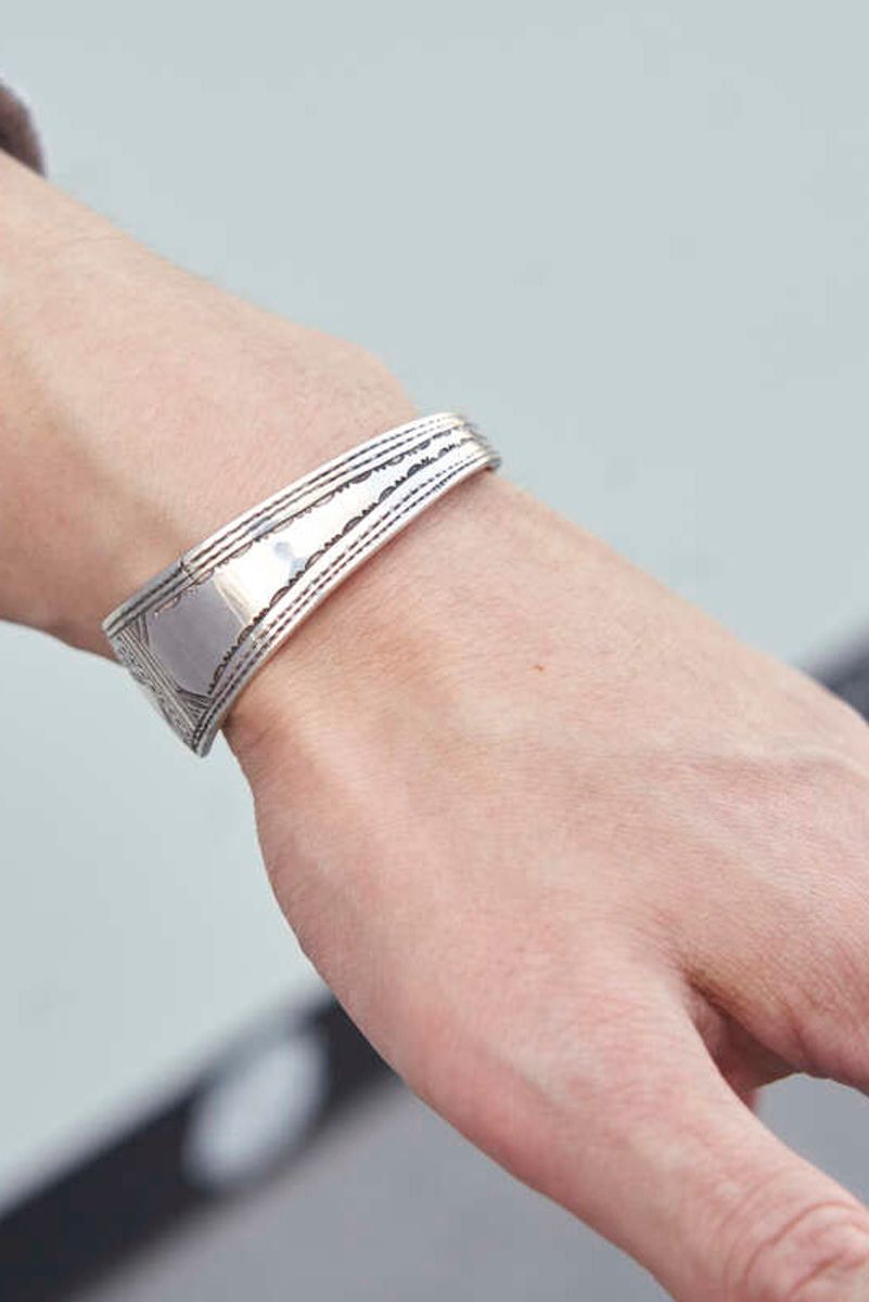 スウェットの絶妙なサイズ感！ グレー×オレンジの配色も◎ 庄内貴史 5枚目の写真