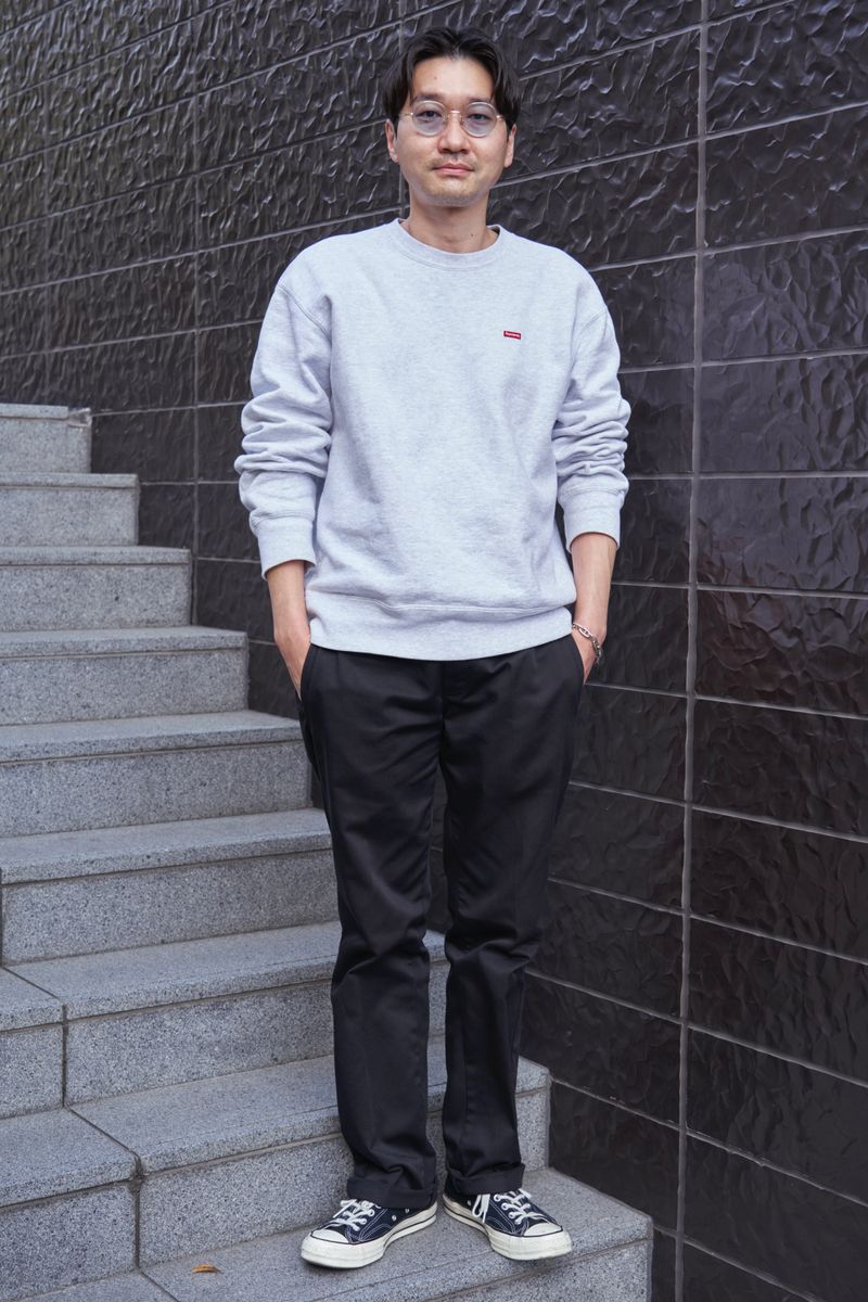 春の陽気に誘われて、真っ先に着たくなったトレーナー 千葉峻一