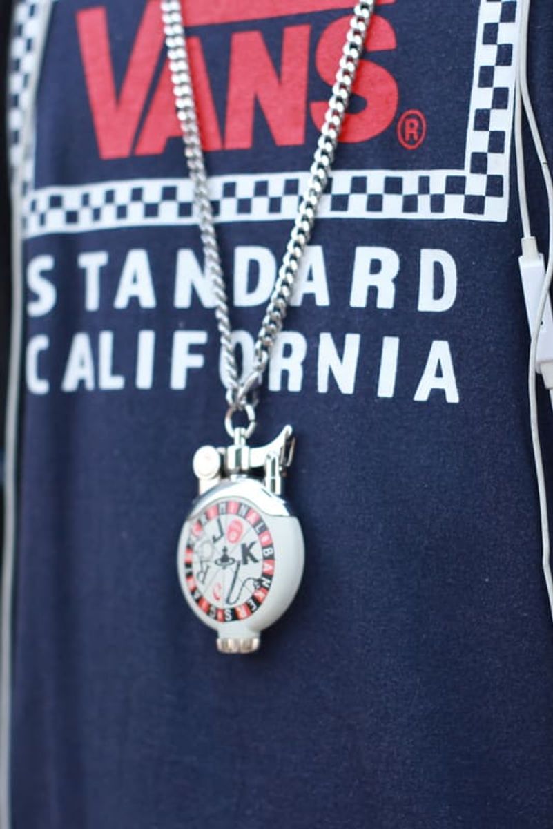 大胆なダメージデニムを、アメリカンテイストのアイテムで上手にまとめる 柴橋宗汰 6枚目の写真