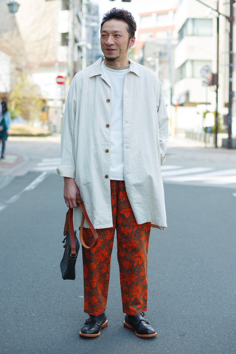 春コーデに咲き乱れる、柄パンツの華やぎに刮目せよ 大内保幸
