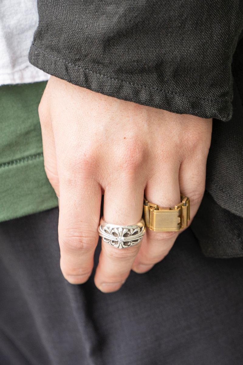 軍モノを使ったインナー２種のレイヤード使いでさりげない大人らしさ 佐藤 大 7枚目の写真