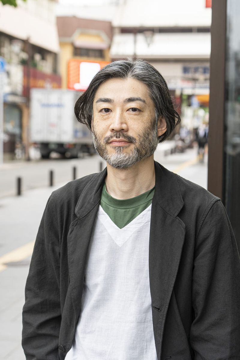 軍モノを使ったインナー２種のレイヤード使いでさりげない大人らしさ 佐藤 大 2枚目の写真