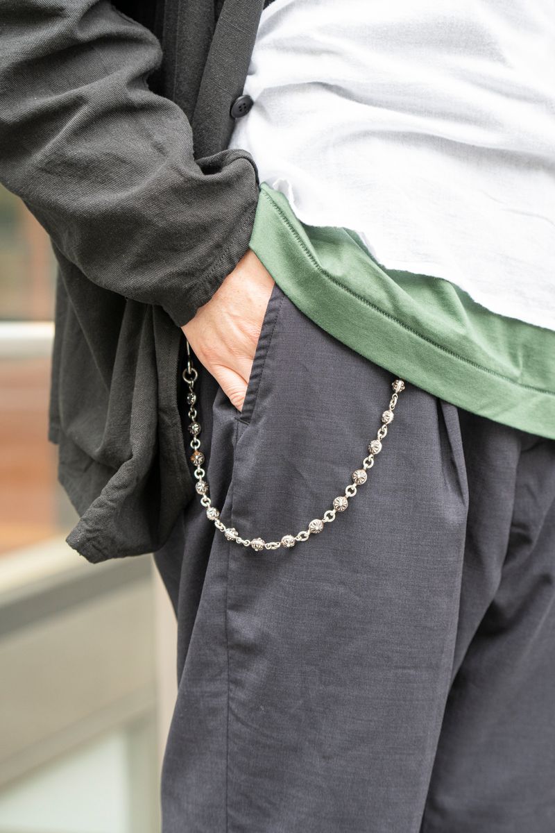 軍モノを使ったインナー２種のレイヤード使いでさりげない大人らしさ 佐藤 大 8枚目の写真