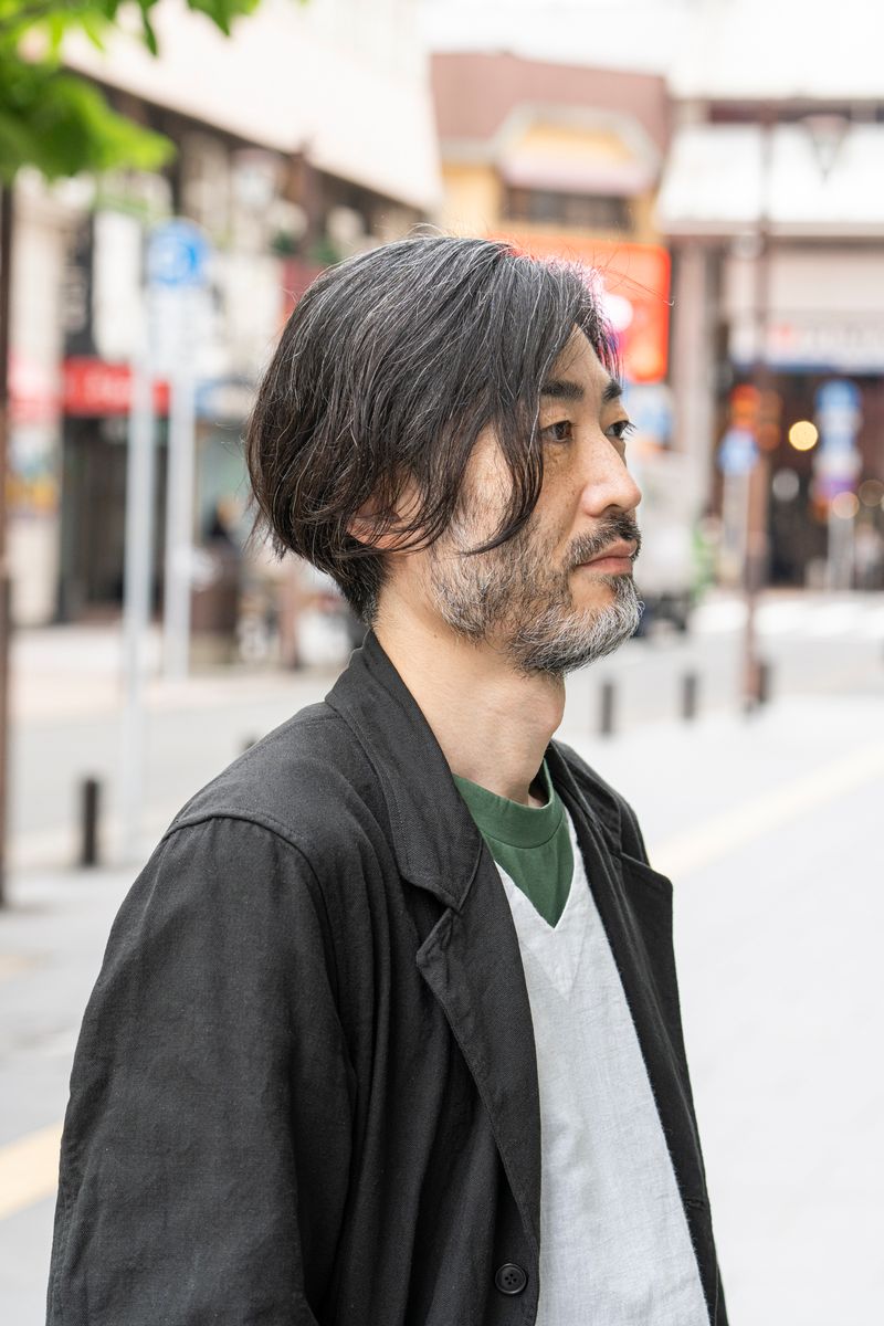 軍モノを使ったインナー２種のレイヤード使いでさりげない大人らしさ 佐藤 大 3枚目の写真