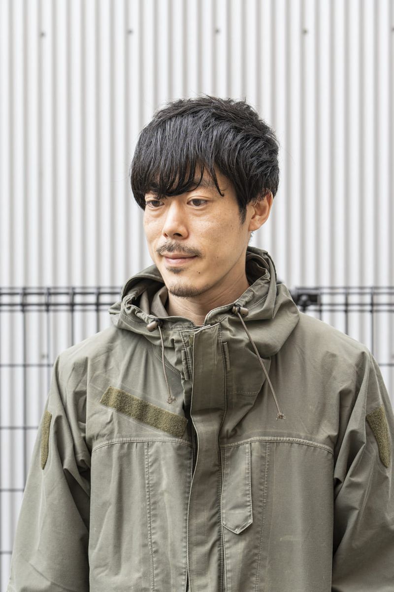 ゆるめのセットアップとモッズコートで、サイズ感＆色使いを統一 鶴田篤司 2枚目の写真