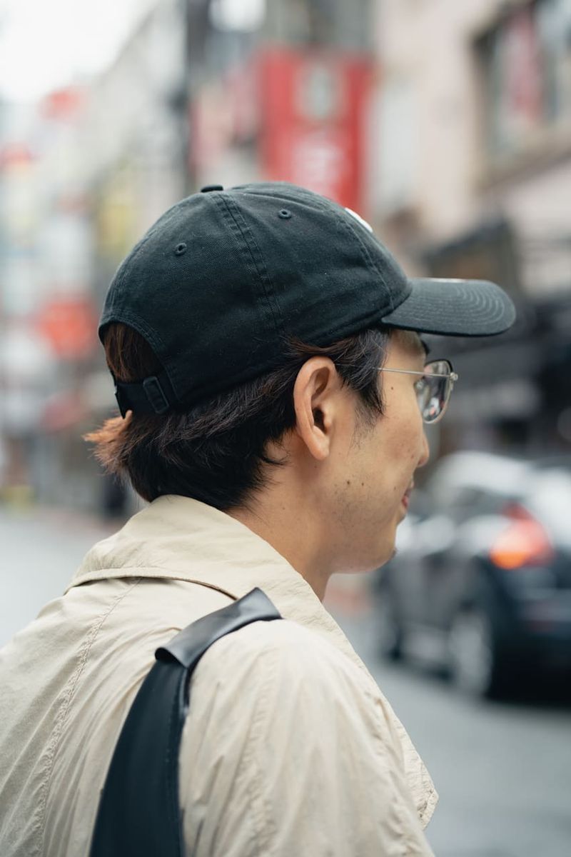落ち着いた雰囲気のデイリースタイルに、キャップで洒落感をプラス 鶴西真司 3枚目の写真