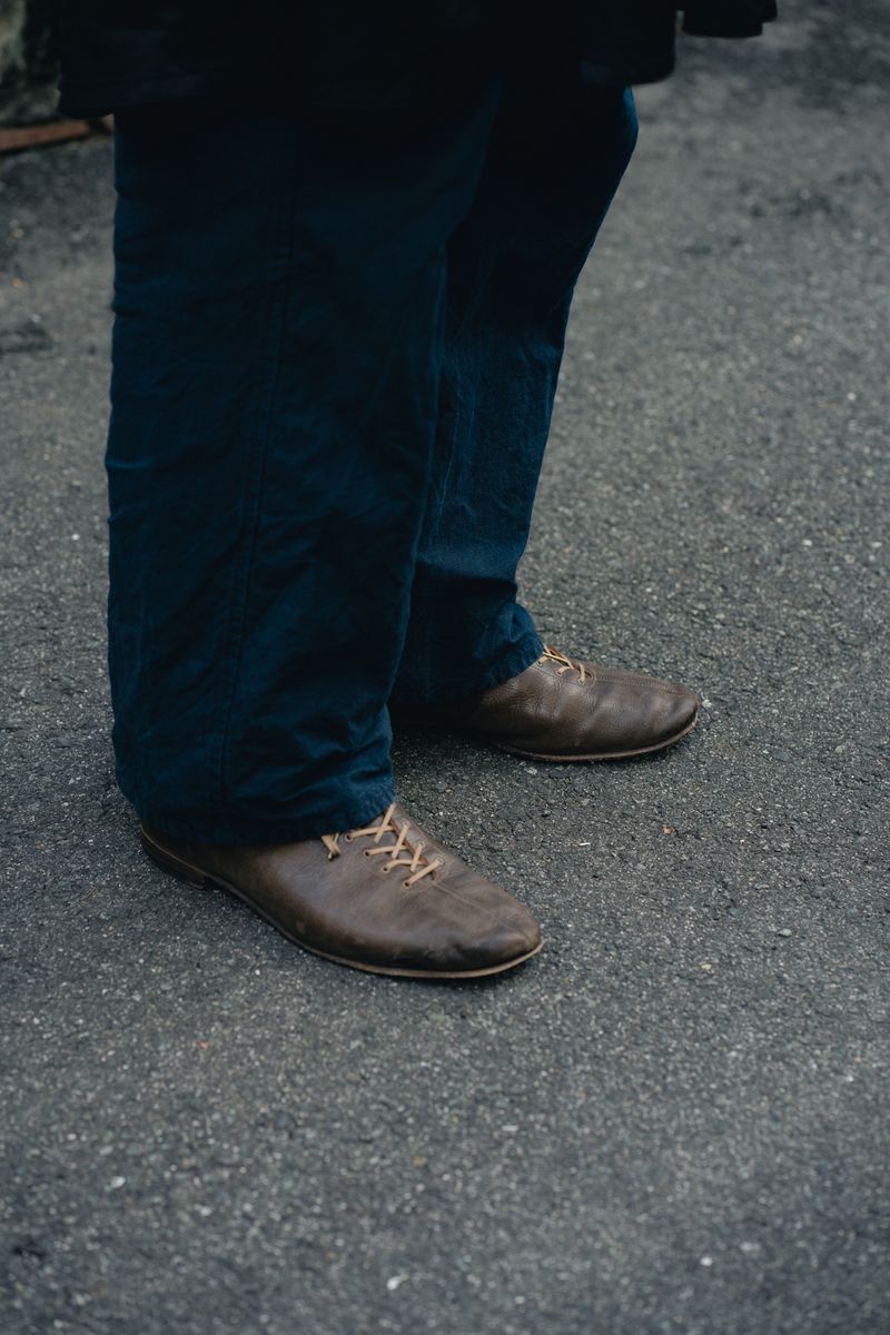 ブラックコーデの隠し技。ショルダーストラップで配色にメリハリを 中村賢介 5枚目の写真