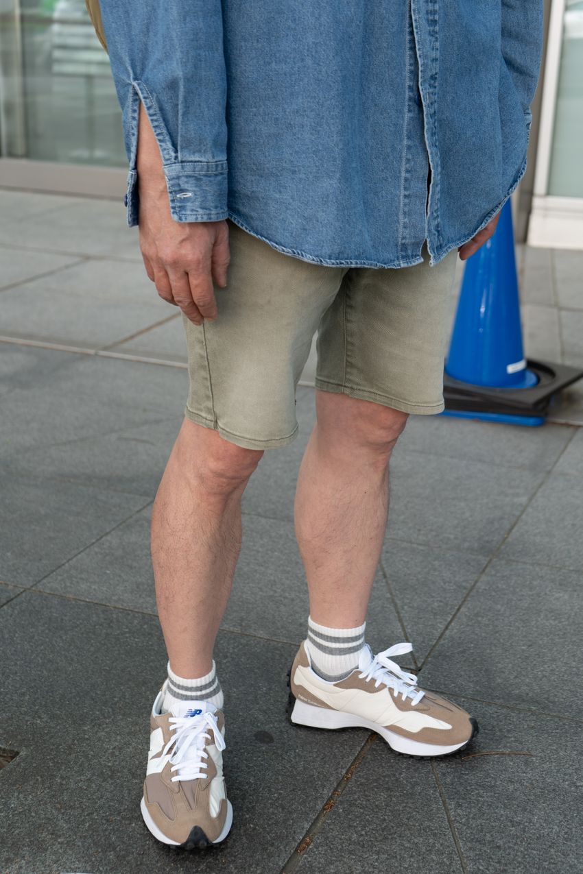 「長袖×ショーツ」のベストシーズン！ロンT、シャツ、ジャケットの三者三様の着こなし好例 - 9枚目の画像