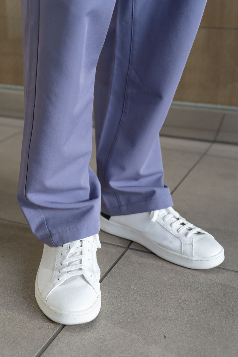 色気があるパープルのセットアップを主役に 成田 傑 7枚目の写真