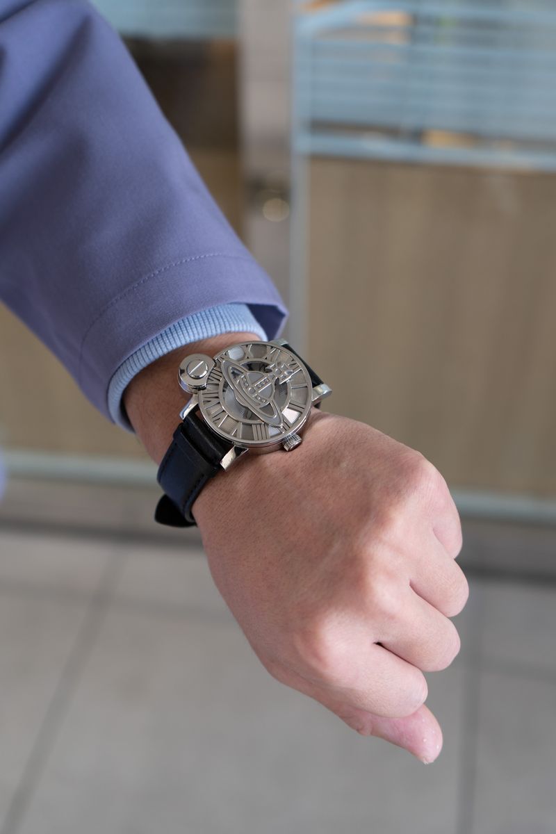 色気があるパープルのセットアップを主役に 成田 傑 5枚目の写真