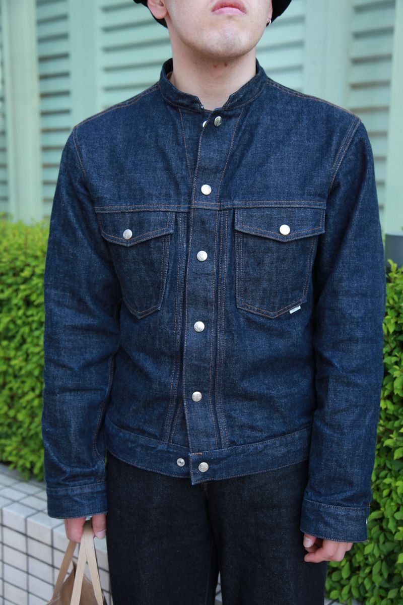 ノーカラーで魅せるデニム・オン・デニム 佐藤 駿 3枚目の写真