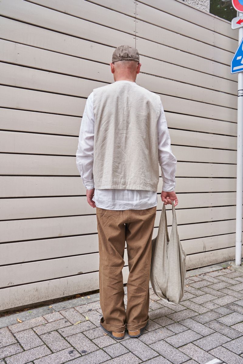 ナチュラルな色と素材を楽しむ晴天の装い 早矢志二郎 2枚目の写真