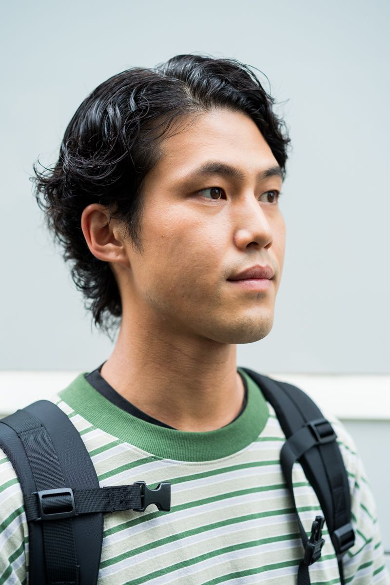 新緑の季節、グリーンのボーダー柄が街に映える 山西 颯 2枚目の写真