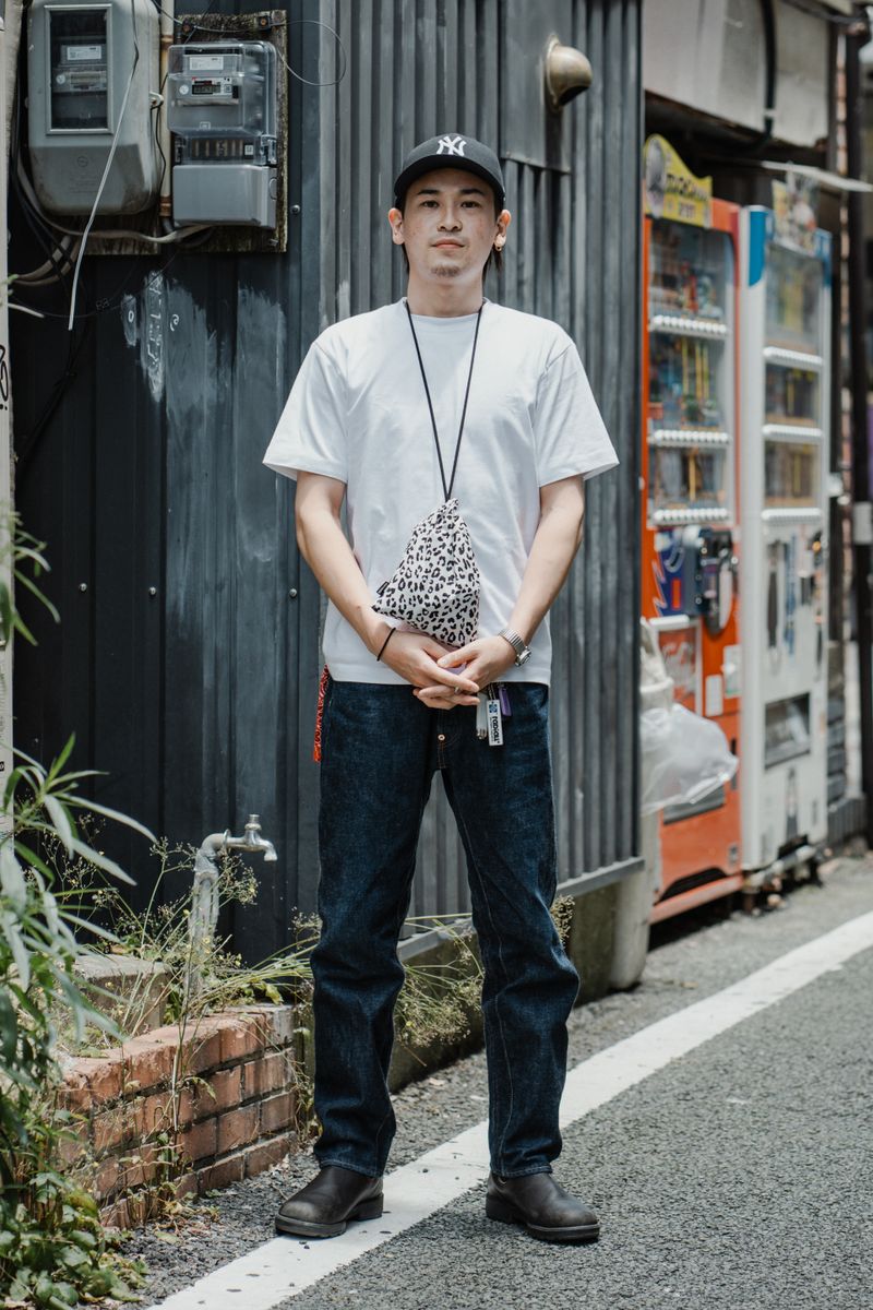 爽やかなアメカジ姿にレオパード柄の小物が◎ 福本大晟