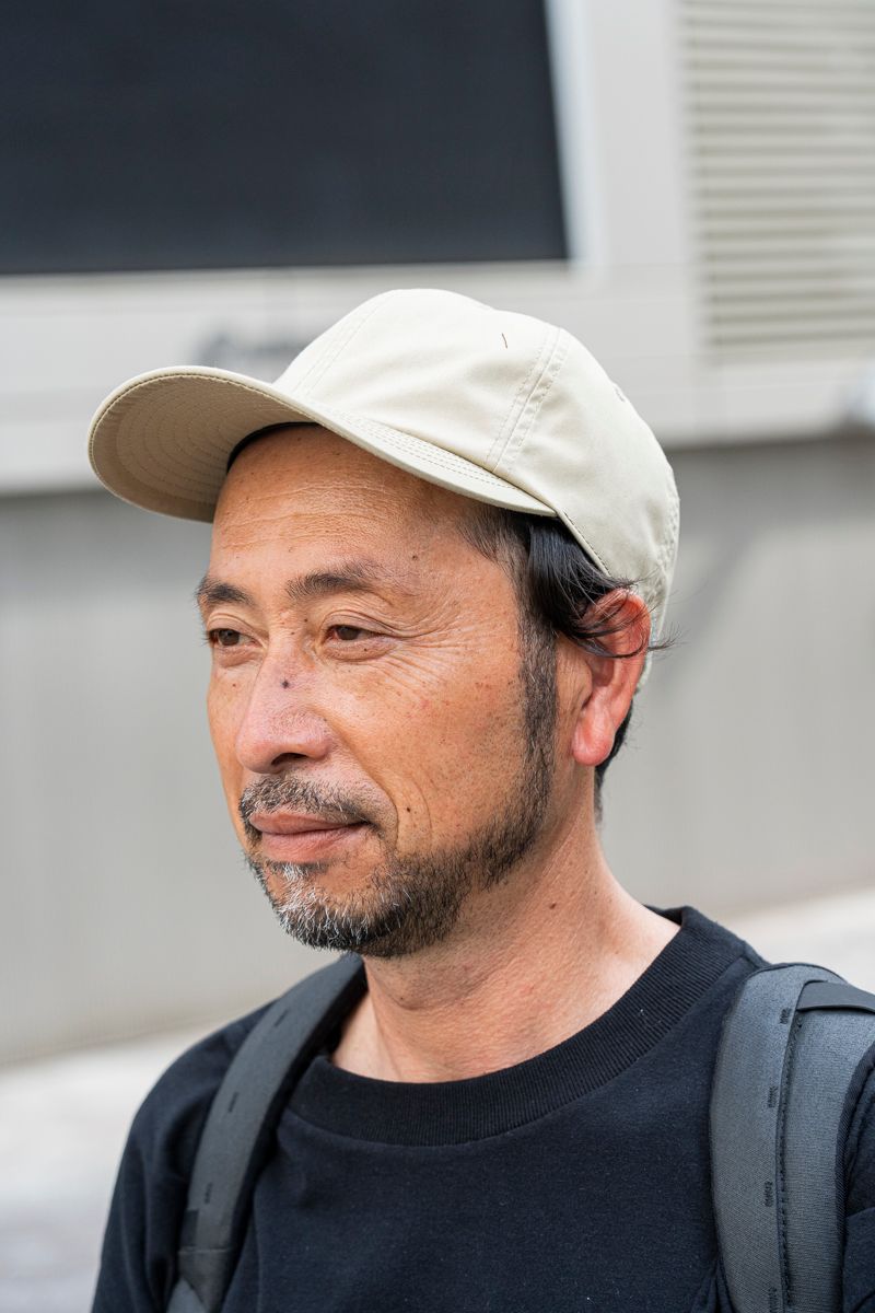 黒Tとカーゴパンツのタイムレスな大人カジュアル 森田健一郎 2枚目の写真