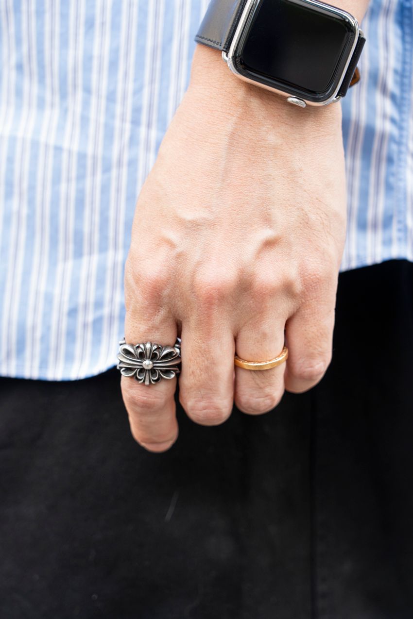 洒落た大人の1軍シャツ「コムデギャルソンシャツ」。大定番のストライプとチェック柄のコーデ3選 - 8枚目の画像