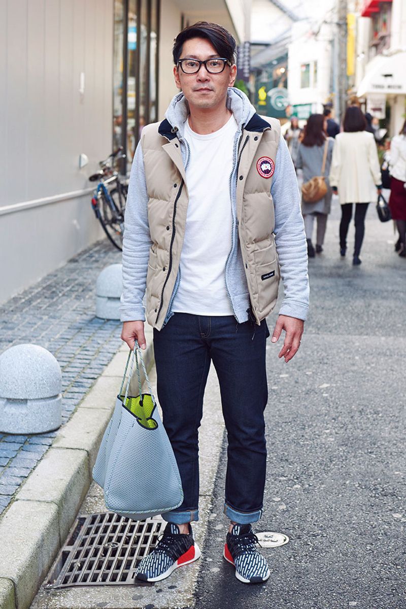 心地良い抜け感を。大人気カナダグースをまとめる鉄板色コーデ 長谷川貴久