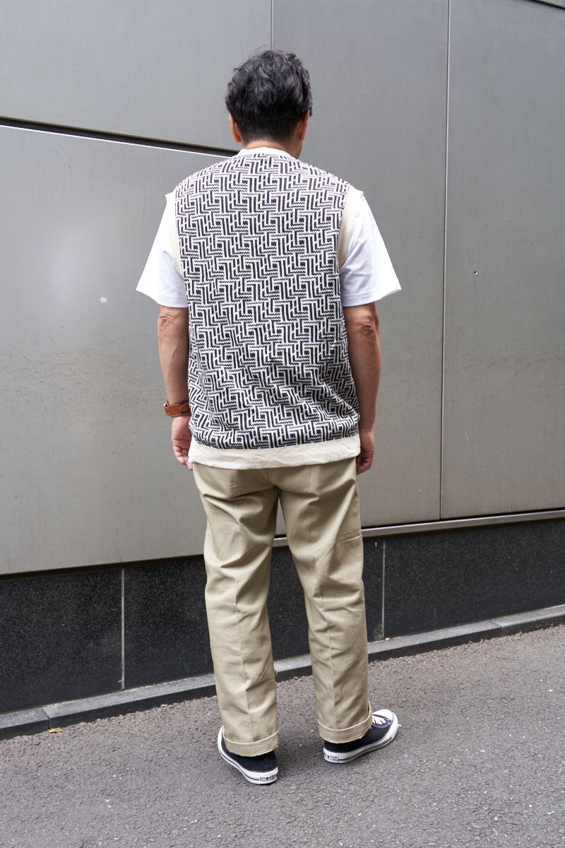 シンプルイズベストなコーデに追いベスト 藤原吉章 2枚目の写真