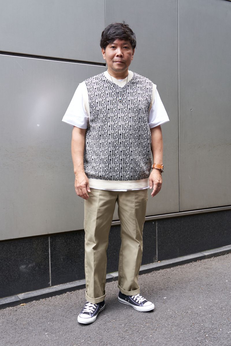 シンプルイズベストなコーデに追いベスト 藤原吉章