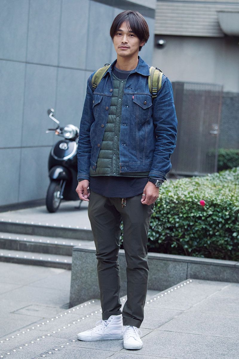 インナーダウンから”チラ見え”のカットソーが、センスアップのコツ 二宮 康