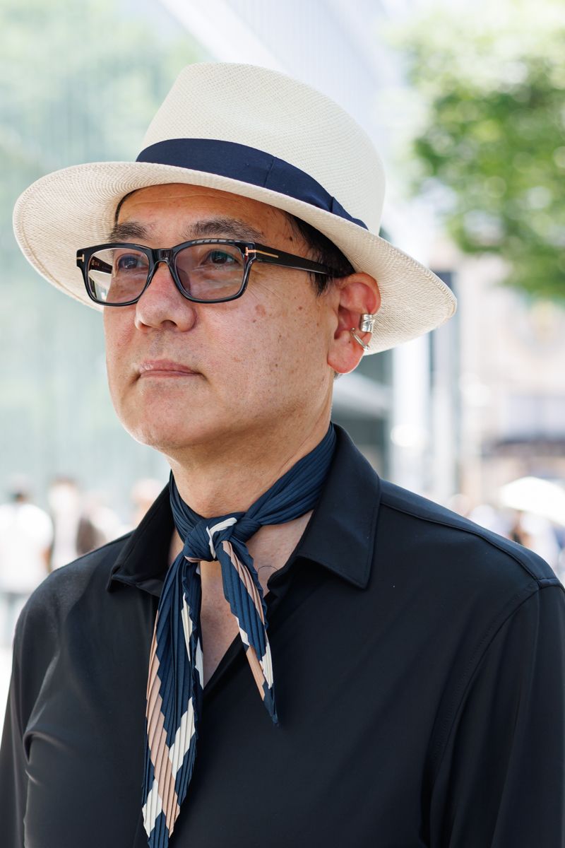 初夏にCOOLなハット＆スカーフの上品使い 川﨑弘人 2枚目の写真