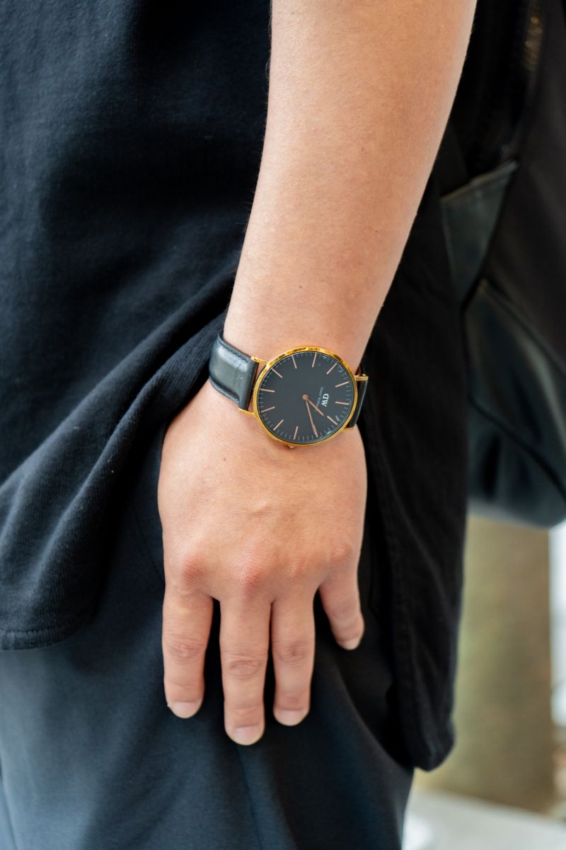 黒の装いにシルバーアクセが清涼感をプラス 髙橋孝大 7枚目の写真