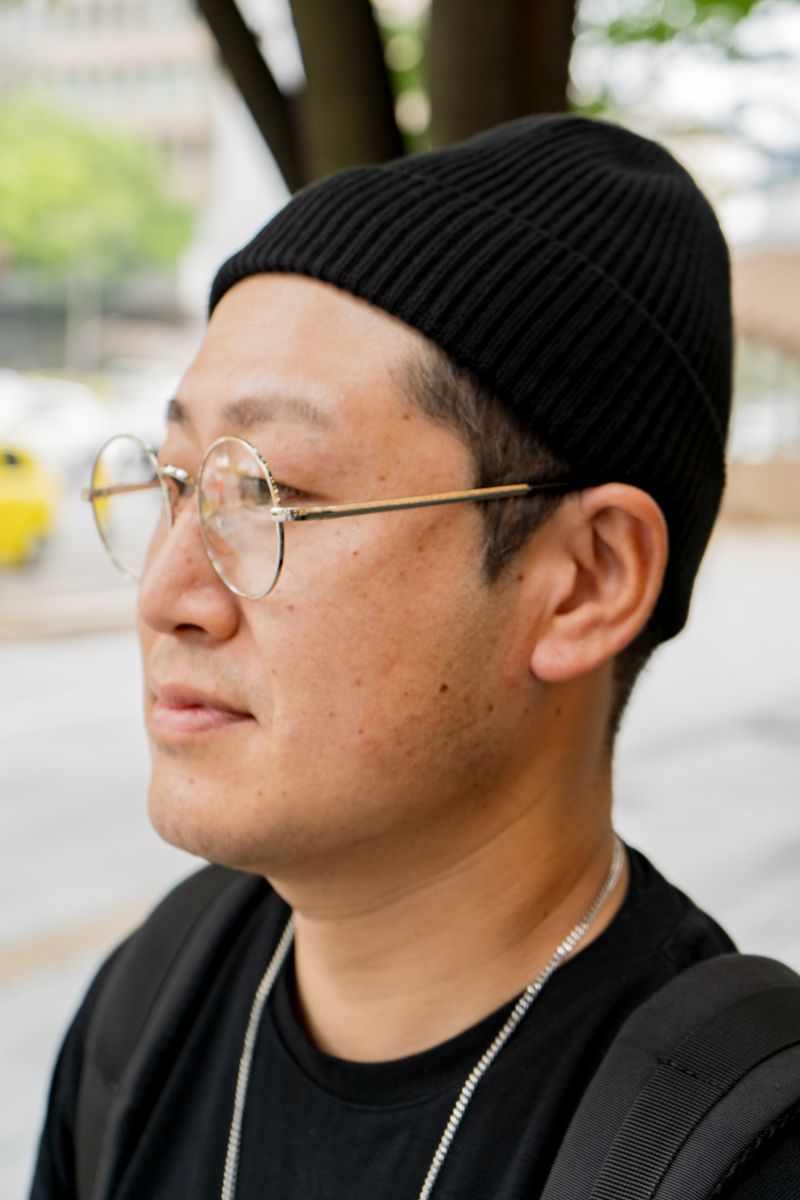 黒の装いにシルバーアクセが清涼感をプラス 髙橋孝大 2枚目の写真