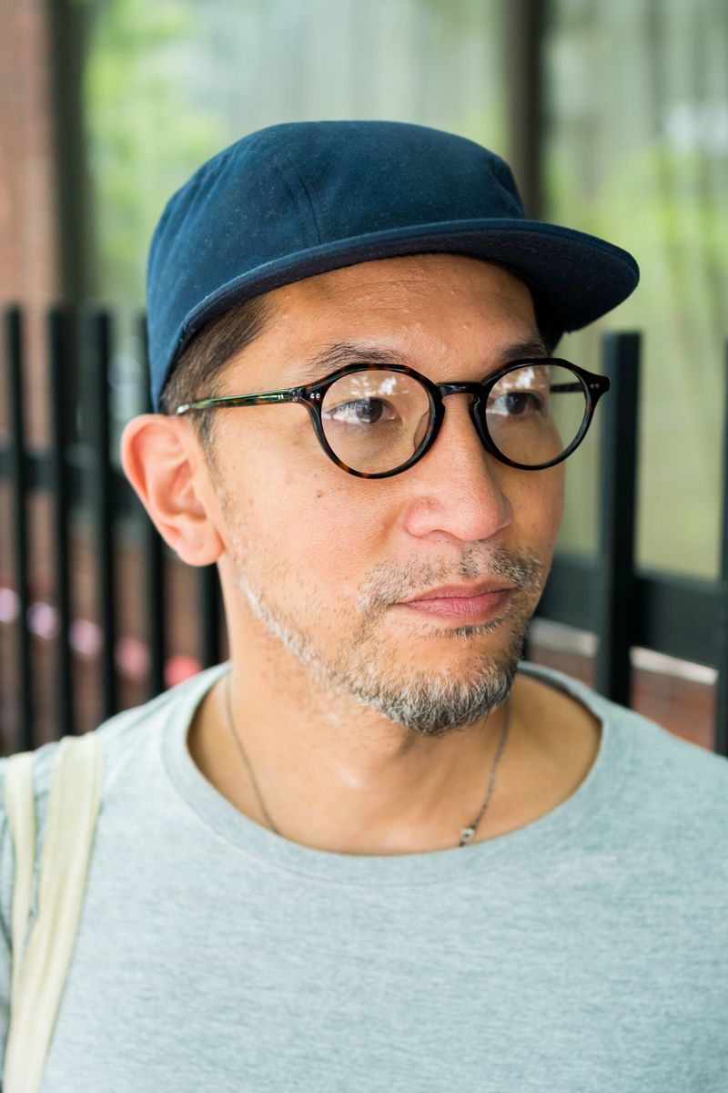 タックインしたTシャツにビーサンのヌケ感 牧野竜太郎 2枚目の写真