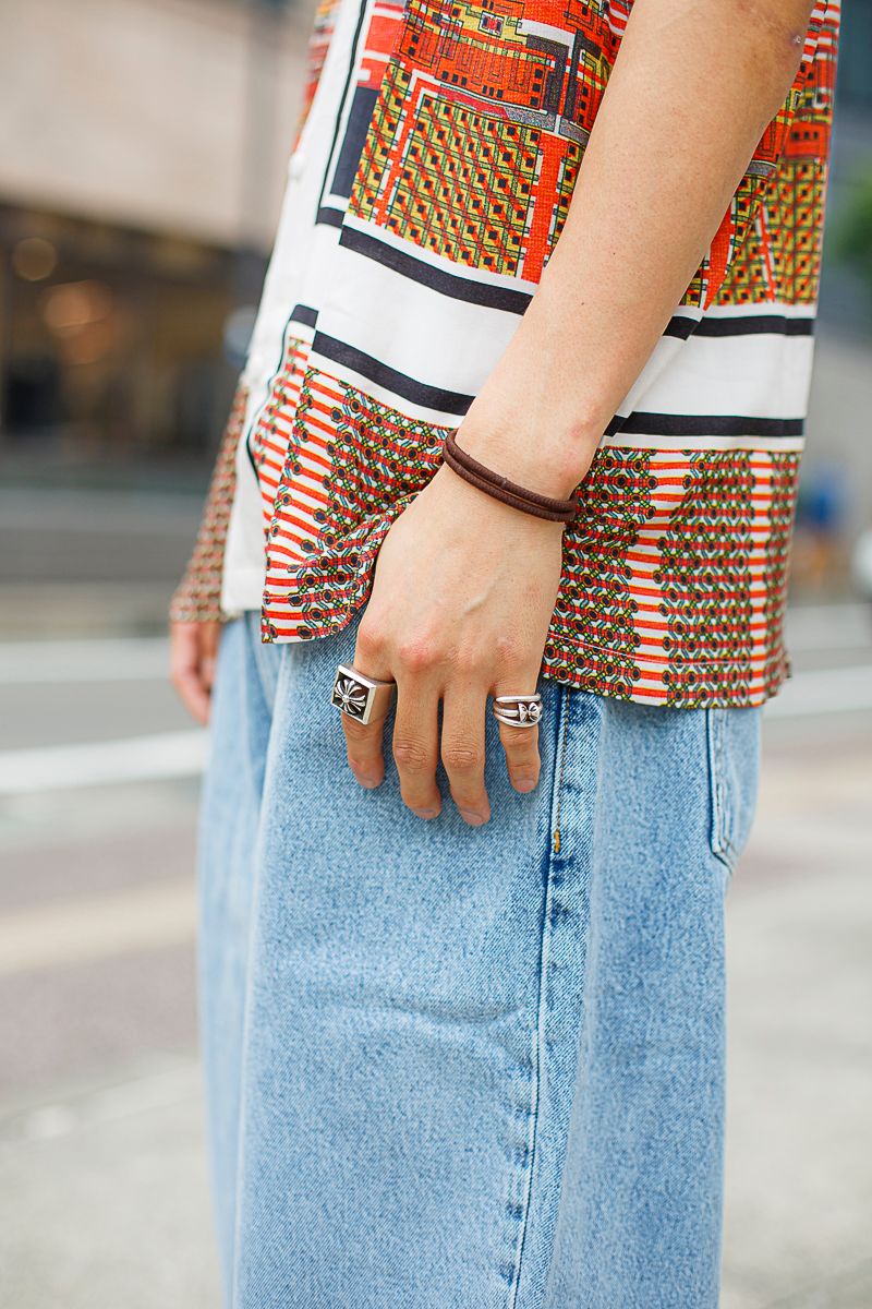 柄シャツをゆるデニムでストリートに着こなす 和田紘樹 3枚目の写真