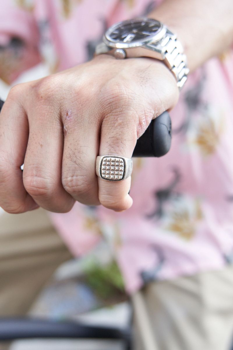 花柄がポイントの色鮮やかなサマーコーデ 鈴木健太郎 4枚目の写真