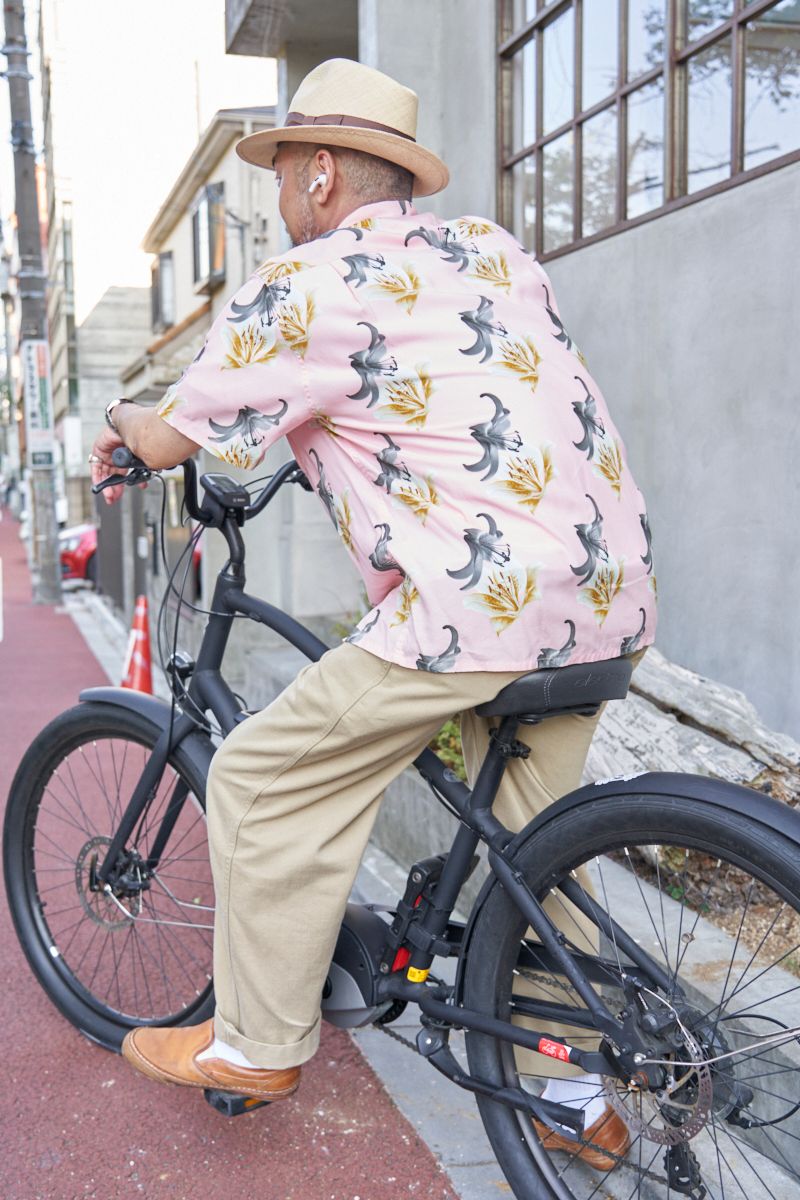 花柄がポイントの色鮮やかなサマーコーデ 鈴木健太郎 2枚目の写真