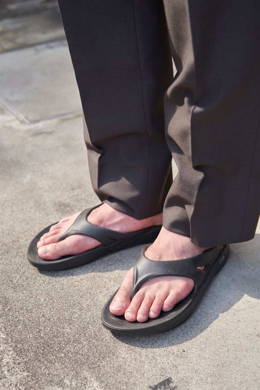 夏の軽装時こそ役に立つ！品良くコーディネイトするための「スラックス」活用術 - 10枚目の画像