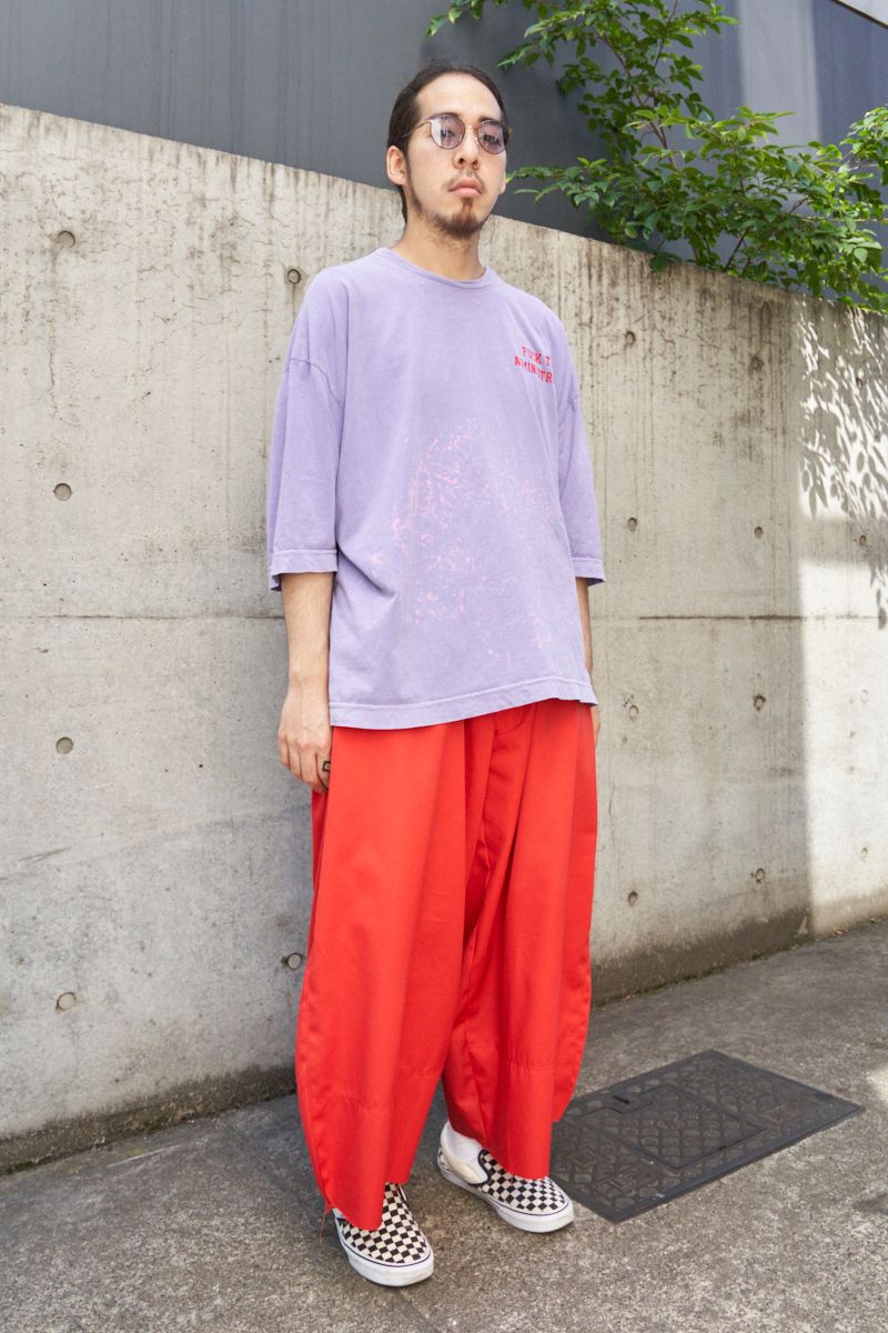 ダボダボのビッグシルエットで派手色を遊ぶ Reo