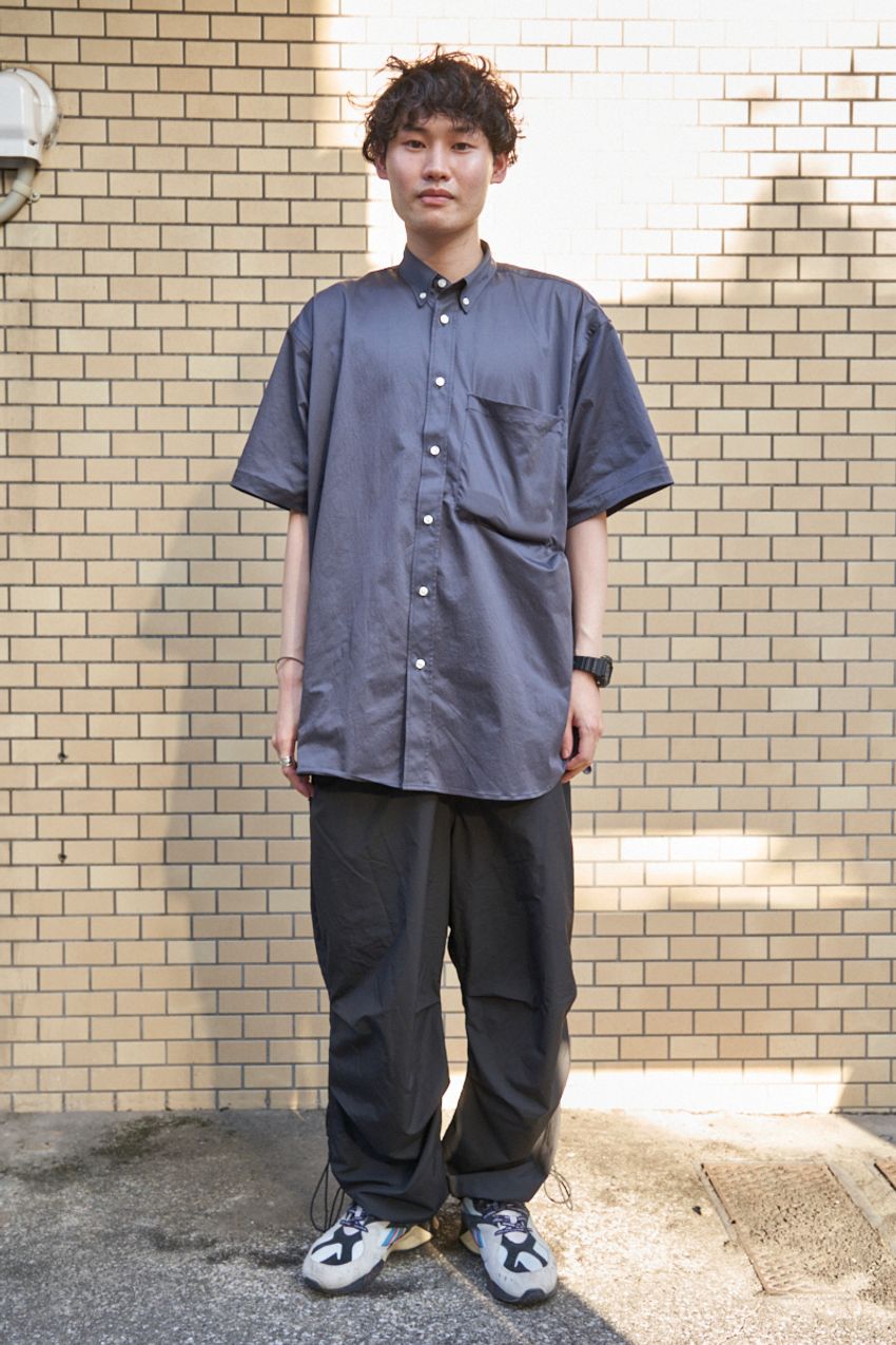 半袖シャツは「ダイワ ピア39」で！無地、チェック……洒落者たちの愛用品を拝見 - 8枚目の画像