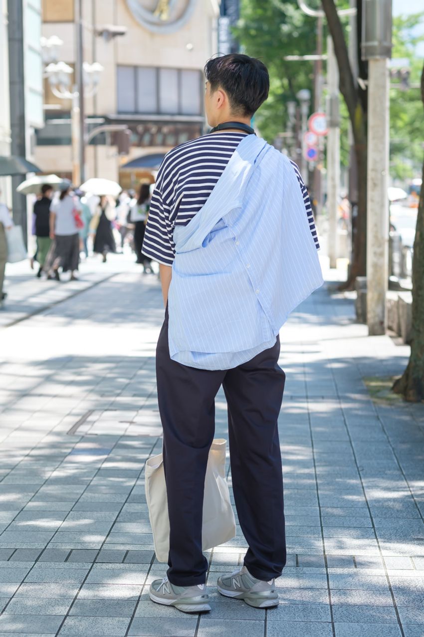 シャツは「たすき掛け」で洒落るべし！街角で見つけたアクセント上手たちをスナップで - 6枚目の画像