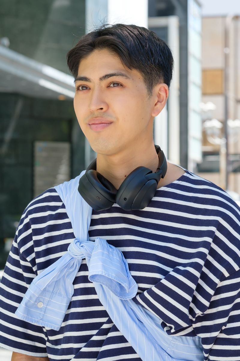 シャツのたすき掛けで魅せるブルーonブルー 笠原圭登 3枚目の写真