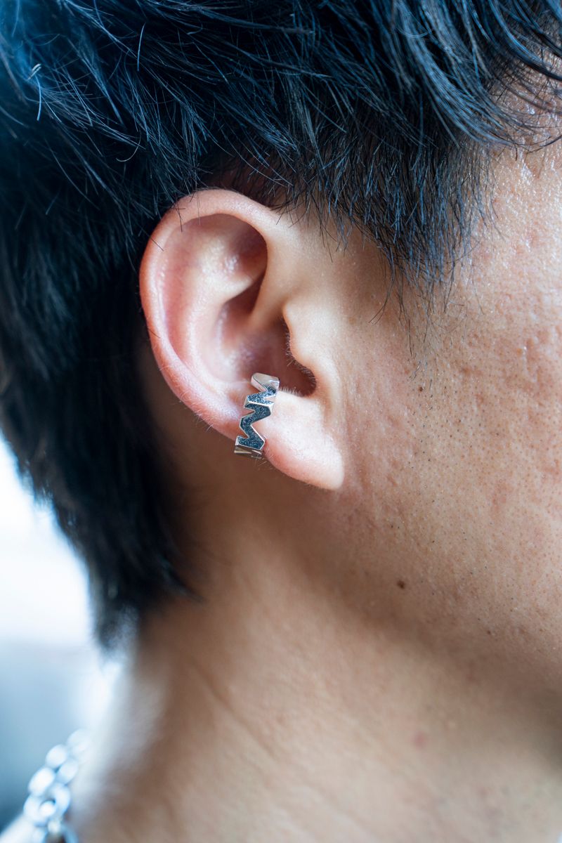 シルバーアクセ×ブラックコーデが好相性 山口貴士 6枚目の写真