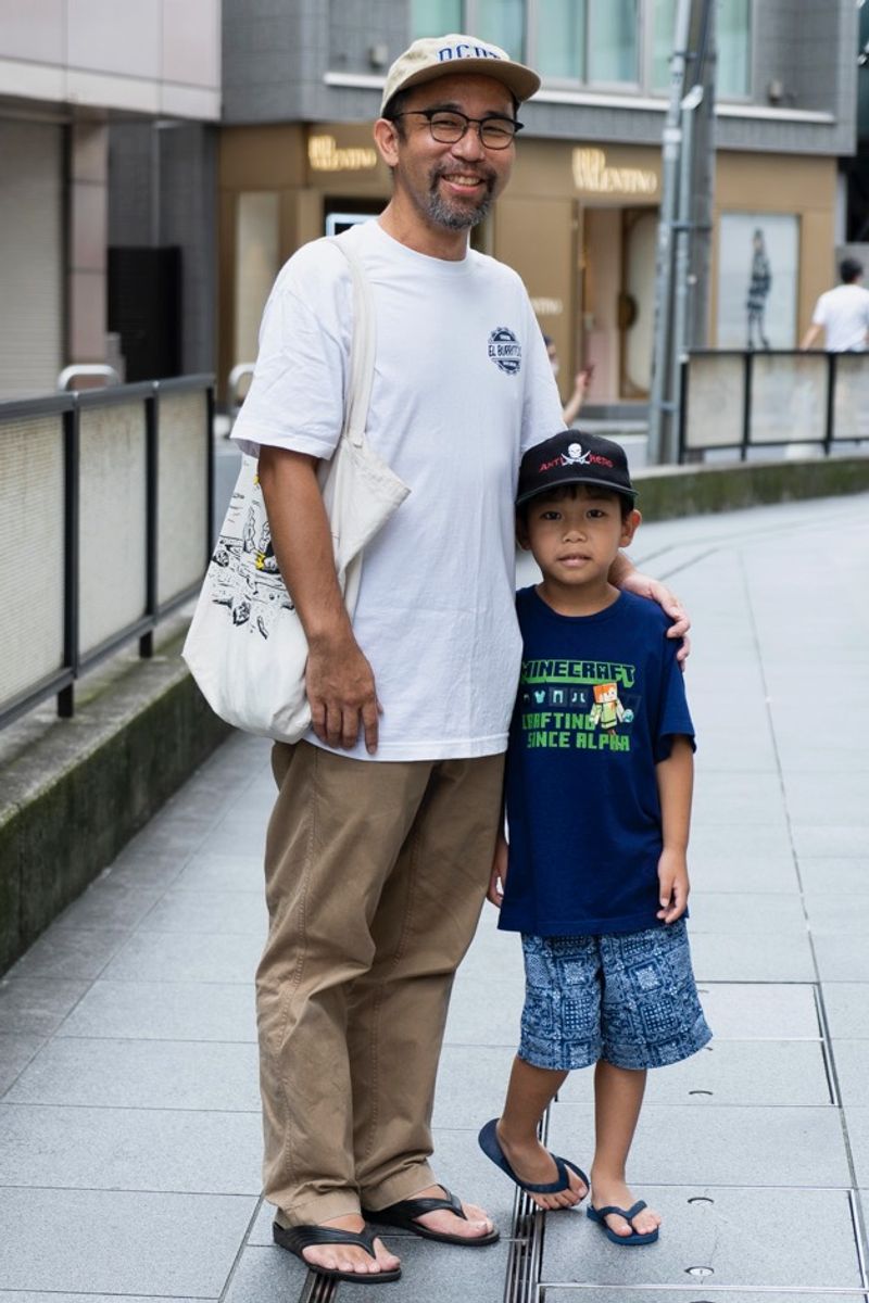 ベージュのキャップとチノパンが相性抜群 森本雑感